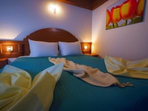 Postel nebo postele na pokoji v ubytování Hack Patong Beach Hotel