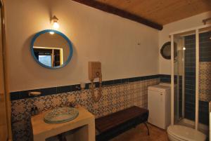 A bathroom at Vulcano Consult Cottage