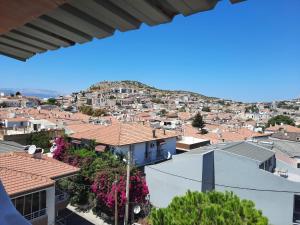 a view of a city from the roof of a building at Beyaz Apart Pansiyon in Çeşme