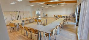 a classroom with tables and chairs in a room at Vinni Sport & Spa hostel in Vinni