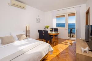 Μια τηλεόραση ή/και κέντρο ψυχαγωγίας στο Sunny Apartment Nora