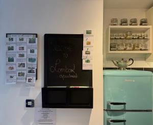 Lombok Apartment near Old Street,Islington,Angel的厨房或小厨房