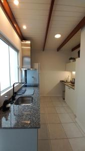 Dapur atau dapur kecil di HOME UNO ESPE a 2 cuadras de peatonal +7 gambar