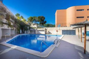 Бассейн в Apartamento en Alicante cerca del aeropuerto или поблизости