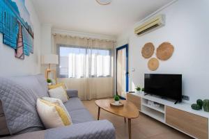 Телевизор и/или развлекательный центр в Apartamento en Alicante cerca del aeropuerto