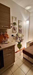 a kitchen with a vase of flowers on the wall at La Casa al Mare di Rossella in Cavallino-Treporti
