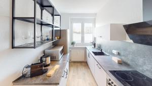 Η κουζίνα ή μικρή κουζίνα στο Lichterfülltes Apartment mit WLAN