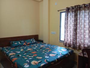 Postel nebo postele na pokoji v ubytování Rukmini Guest House