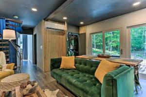 Φωτογραφία από το άλμπουμ του Neo Nature Container Box- Hot Tub, Wood Pizza Oven σε Smallwood