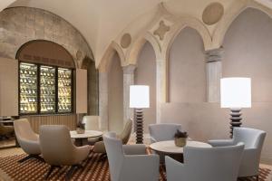 Posezení v ubytování Four Seasons Hotel Milano