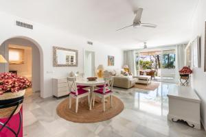 Et opholdsområde på Alcazaba Beach Apartment