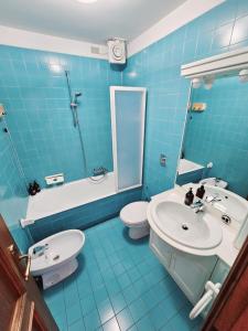 Ένα μπάνιο στο Blu Apartment Bordighera