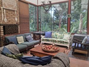 a living room with couches and a coffee table at Paisley & Pomegranate in Utrecht
