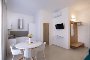 ADAMAS apartment , rooms and suite的厨房或小厨房