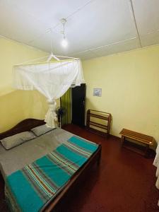 a bedroom with a bed with a canopy at Green Agua Lodge in Belihul Oya