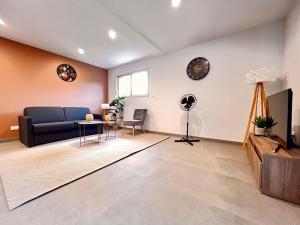 a living room with a couch and a table at Maison Neuve 9 personnes Terrasse & Garage Privé in Besançon