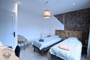 En eller flere senge i et værelse på La maison citadine, avec garage