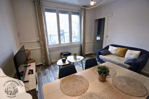 Et opholdsområde på La maison citadine, avec garage