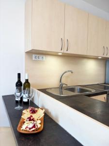 Kuchyň nebo kuchyňský kout v ubytování Apartments Kiro
