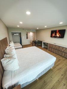 Postel nebo postele na pokoji v ubytování Shine Suites Studio 4