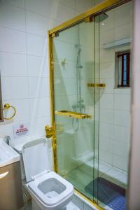 Koupelna v ubytování TAJ Suites