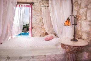 Ένα ή περισσότερα κρεβάτια σε δωμάτιο στο Villa Adnos