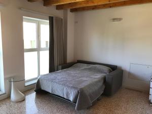 Postel nebo postele na pokoji v ubytování Palazzo Maggiore Suite B
