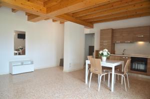 Kuchyň nebo kuchyňský kout v ubytování Palazzo Maggiore Suite B