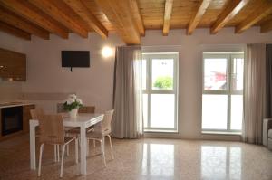 Kuchyň nebo kuchyňský kout v ubytování Palazzo Maggiore Suite B