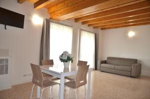 Posezení v ubytování Palazzo Maggiore Suite B