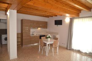 Kuchyň nebo kuchyňský kout v ubytování Palazzo Maggiore Suite B