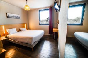 Postel nebo postele na pokoji v ubytování Temis hôtel Besançon