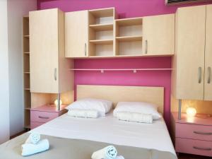 Postel nebo postele na pokoji v ubytování Apartments Kiro