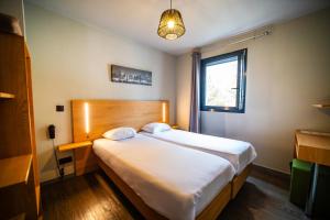 Postel nebo postele na pokoji v ubytování Temis hôtel Besançon