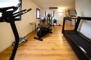 Fitness centrum a/nebo fitness zařízení v ubytování Temis hôtel Besançon