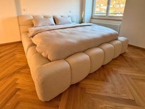 Ένα ή περισσότερα κρεβάτια σε δωμάτιο στο Isaak Apartment Löwenbau E2-W06