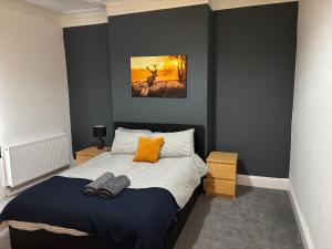 a bedroom with a bed and a painting on the wall at Imperial Suite, Free Parking in Blythe