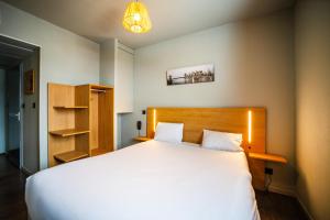 Postel nebo postele na pokoji v ubytování Temis hôtel Besançon + 27 fotografií