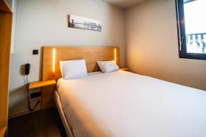 Postel nebo postele na pokoji v ubytování Temis hôtel Besançon