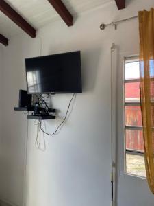 TV a/nebo společenská místnost v ubytování Maison individuelle vue sur mer
