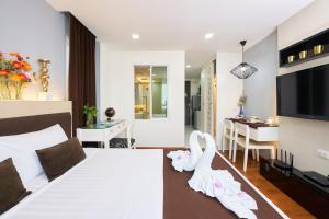 TV a/nebo společenská místnost v ubytování Shine Aparthotels Sukhumvit Thonglor