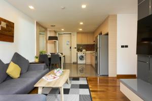 Kuchyň nebo kuchyňský kout v ubytování Shine Aparthotels Sukhumvit Thonglor