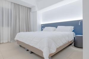 Postel nebo postele na pokoji v ubytování LHI Healthy Hotel Lecce