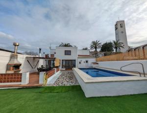 a house with a swimming pool in a yard at Ca la Consol in El Poblenou del Delta +14 photos