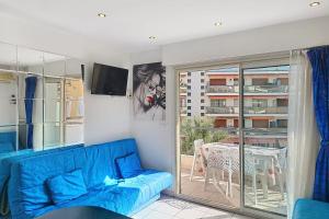 Χώρος καθιστικού στο AHC - Versailles- 2 pièces centre ville