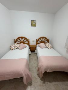 Postel nebo postele na pokoji v ubytování Hostal San José Naval