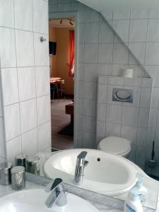 Et badeværelse på Gästehaus Flensburg Engelsby