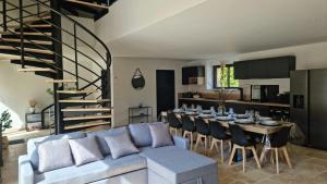 Dapur atau dapur kecil di T6 avec piscine en Dordogne