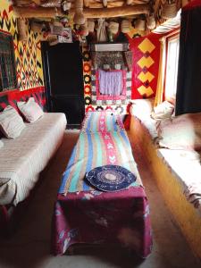 Ein Bett oder Betten in einem Zimmer der Unterkunft gite Imouzar