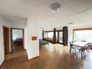 a dining room and living room with a table and chairs at Easy Stay Leverkusen in Leverkusen